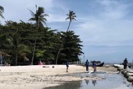 Pemkab Kepulauan Seribu lakukan restorasi pantai sisi utara Jembatan Cinta Pulau Tidung