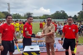 Pemkot Gorontalo bina generasi muda lewat turnamen sepak bola