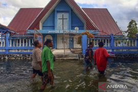 Air Danau Sentani meluap, perkampungan di Jayapura dikepung banjir