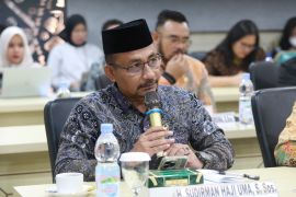 Haji Uma minta Pemrov kaji ulang soal pembatasan penerima JKA