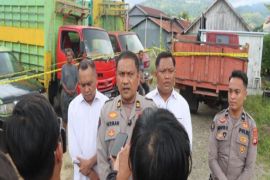 Polresta Mamuju sita lima mobil pelangsir BBM subsidi