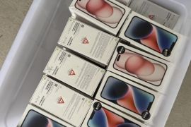 Beacukai Batam gagalkan penyelundupan 337 unit handphone di pelabuhan