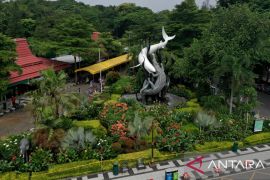 Pemkot Surabaya terapkan parkir nontunai di KBS