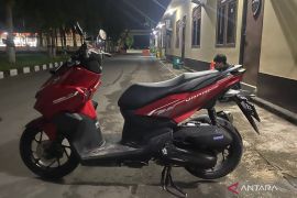 Polres Lombok Barat mengungkap pencurian milik backpacker asal Skotlandia