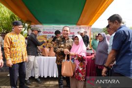 Pemprov Kalbar jual 1.000 paket bahan pokok murah di KKU