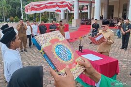 Maksimalkan pengawasan desa, Pemkab Nagan Raya lantik 500 tuha peut