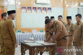 Sertijab Jabatan Camat, Bupati tekankan sinergitas untuk Sarolangun Maju