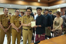 Pemkab Badung pastikan transparansi penyerahan dana dukungan seniman