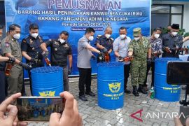 Bea Cukai Riau Musnahkan Barang Ilegal Senilai Rp44,8 Miliar