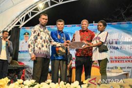 Bupati Wondama: Pendidikan berbasis keluarga bentuk pemuda berkarakter