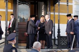 Prabowo dan Putin saling bertukar cinderamata tunjukkan keakraban