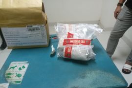 Petugas Bandara Tanjungpinang gagalkan pengiriman paket sabu