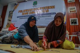 Disnakertrans Malut latih penyandang disabilitas di Ternate