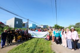 PLN dan warga Katimbang  Makassar perkuat mitigasi banjir berbasis lingkungan