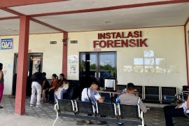 Polda Kepri selidiki kasus meninggalnya seorang polisi di mess Bintara