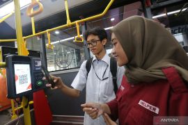 Wali Kota Surabaya imbau ASN beralih ke transportasi umum