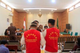 Terdakwa penyalahgunaan BBM subsidi Situbondo terancam 9 tahun penjara