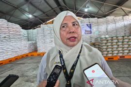 Bulog Manokwari ingatkan transporter soal kualitas dan kuantitas bantuan pangan