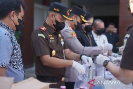 Kejari Tapin musnahkan barang bukti yang didominasi narkotika