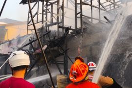 Kebakaran hanguskan kios di Kompleks Pasar Blok R Kapuas