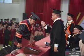 UNG kukuhkan ratusan wisudawan terbaik dari berbagai bidang keilmuan