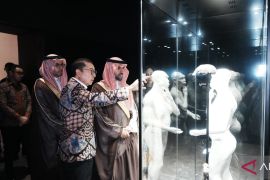 Fadli Zon tunjukkan kekayaan budaya Nusantara ke pejabat Arab Saudi