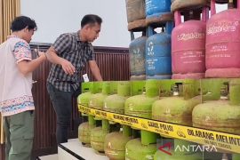 Polres Indramayu ungkap praktik pengoplosan LPG bersubsidi