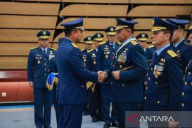 Pangkorpasgat terima tanda kehormatan Bintang Yudha Dharma Pratama