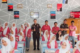 Kejati Sumbar tanamkan pendidikan hukum kepada siswa SMK 3 Padang