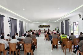 Polda Sultra periksa psikologi personel pemegang senjata api di Polres Muna