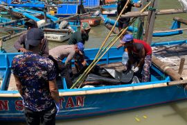 Satpolairud evakuasi jasad perempuan yang terapung di perairan Garut
