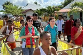 Ribuan paket alat sekolah untuk siswa di Maluku