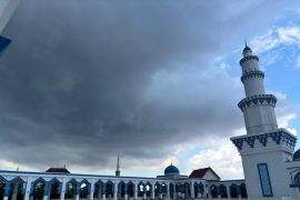 Cuaca Kepri hari ini 15 April: Waspada hujan di Batam, Pinang, dan Bintan