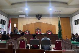 Tiga terdakwa korupsi lahan MXGP mengajukan pengalihan status penahanan