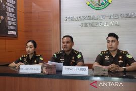 Kejari Jembrana setor uang penggganti kasus korupsi ke kas negara