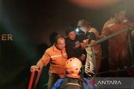 Basarnas evakuasi ABK Filipina gangguan kesehatan di Perairan Benoa