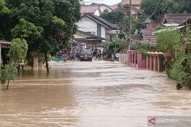 Banjir yang melanda Solo dan Bandung dampak tidak langsung Bibit Siklon Tropis 92S