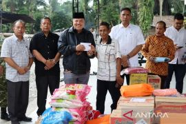 Pemkab Nagan Raya salurkan bantuan masa panik untuk korban kebakaran
