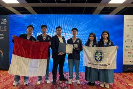 Siswa SMAN 5 Surabaya raih tiga medali di MTE 2026