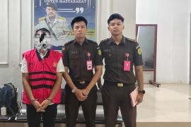 PPK Dinas PU Bengkayang ditahan Kejari terkait korupsi proyek jalan