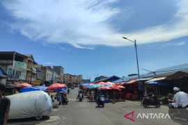 Pemkot Bengkulu pasang 17 lampu penerangan di Pasar Panorama