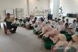 Perpusda Bangka Barat gandeng komunitas ajari anak membaca nyaring