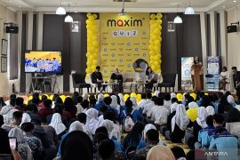 Maxim menggelar kuis cerdas cermat antar SMK di Bandung
