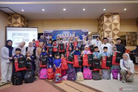 Pertamina Patra Niaga Regional Sulawesi Gelar SEBARAN 5.0, Ajak Anak Yatim Belanja Baju Lebaran