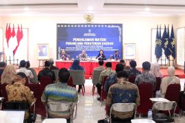 Kemenkum Banten bedah teori pembentukan hukum