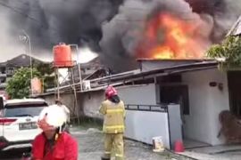 Rumah di Asrama Polri Ciledug Tangerang terbakar