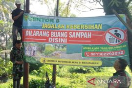 Satgas Citarum Harum memasang papan peringatan di DAS Cianjur