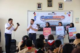 KAI Daop 6 Yogyakarta hadirkan edukasi keselamatan \"Safety Rangers Goes to School\" di SDN Kabangan Surakarta