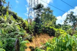 Bupati Barut instruksikan penanganan tower Sikui terancam longsor