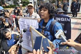 Sidang perdana kasus air keras tanpa pihak Andrie Yunus, KontraS tolak peradilan militer karena khawatir manipulasi motif